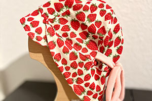 Meine Tochter und ich lieben die nachhaltige und hochwertige Kleidung von Jenny. Die Farben sind wunderschön und die verschiedenen Motive machen alle Kleidungsstücke zum Unikat. Dank Jennys kompetenter Beratung haben wir schon viele Lieblingsstücke für unseren Alltag gefunden. Lisa